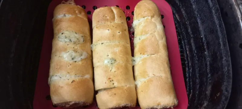 10 Garlic Toast Recipes That Will Make Your Kitchen Smell Like Heaven 10 Air Fryer Garlic Toast