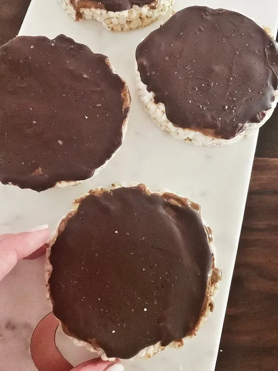 18. Chocolate and Almond Butter Rice Cake