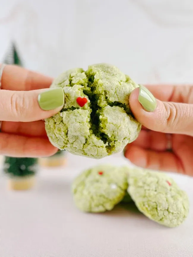 2 Grinch Crinkle Cookies