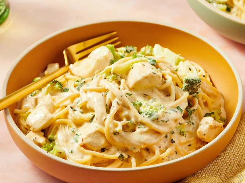 10 Best Alfredo Sauce Recipes That Will Make Your Italian Grandmother Jealous 2. Garlic Parmesan Alfredo Sauce