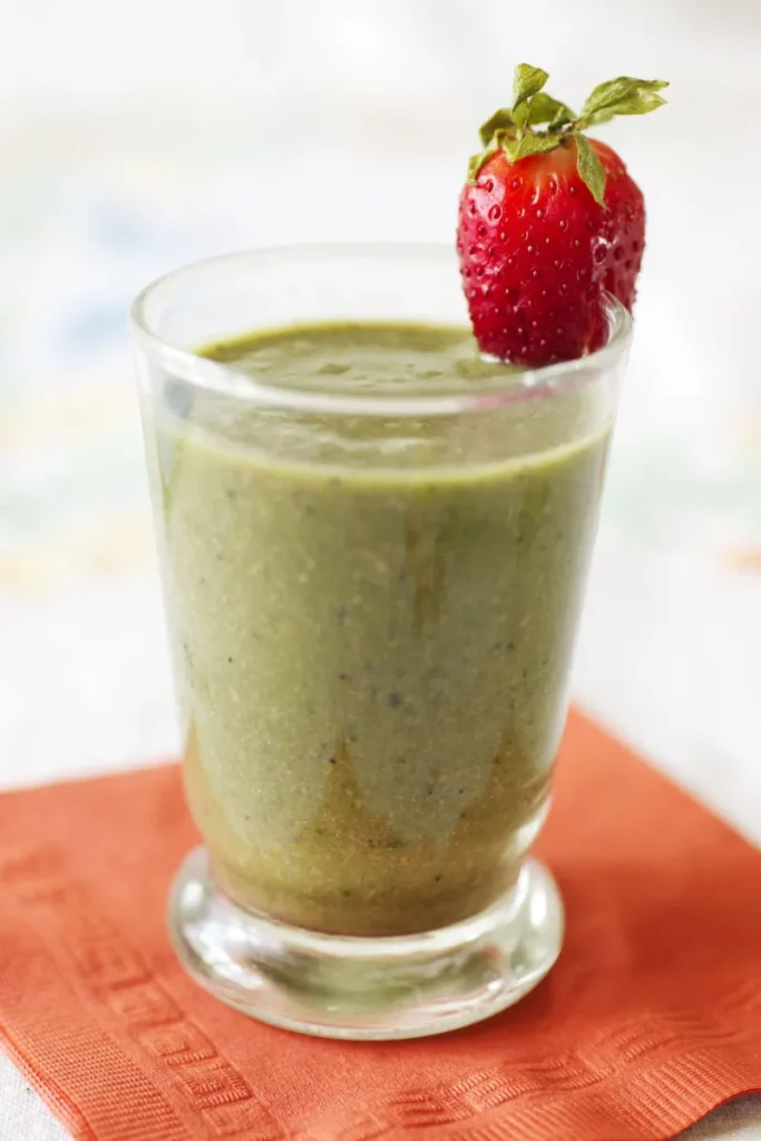 20. Spinach Berry Breakfast Smoothie
