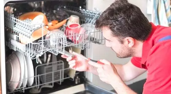 A few crucial dishwasher maintenance tips