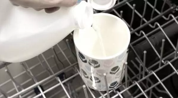 how to clean the dishwasher with vinegar