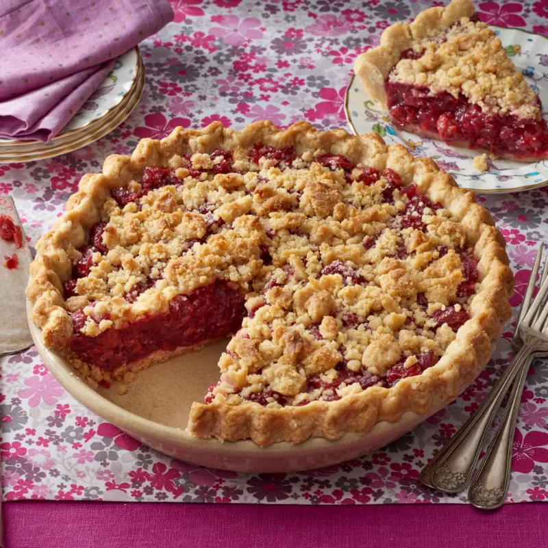 10 Best Cherry Pie Recipes You'll Make All Summer Long 4 Cherry Crumble Pie
