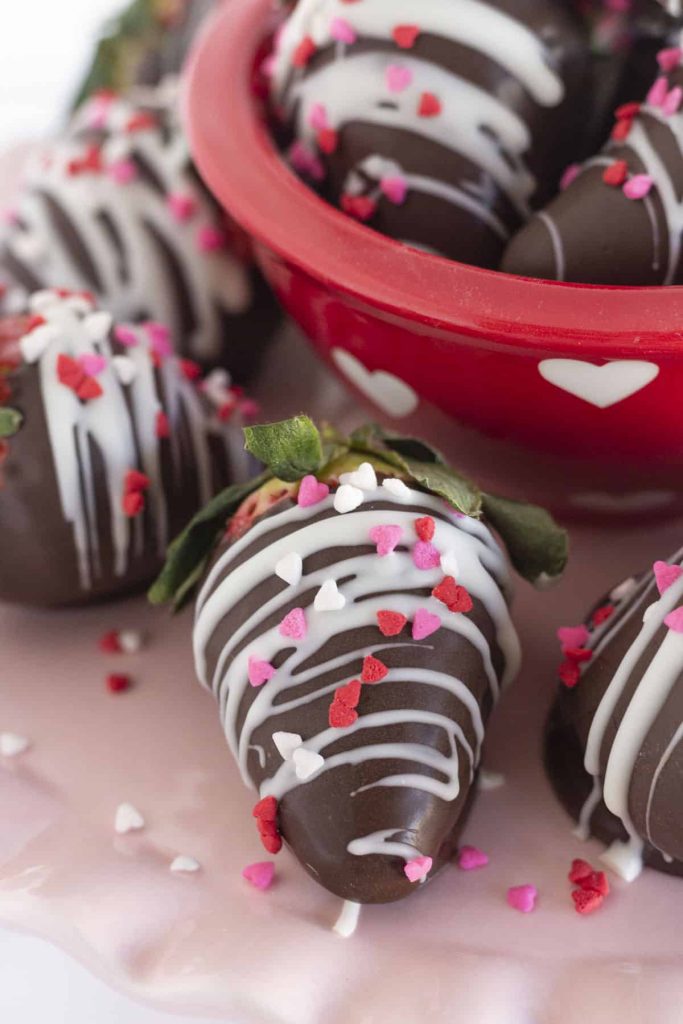 8 Best Valentine Chocolate Covered Strawberries That'll Make Your Date Say Wow 4. Dark Chocolate with White Drizzle Heart Sprinkles