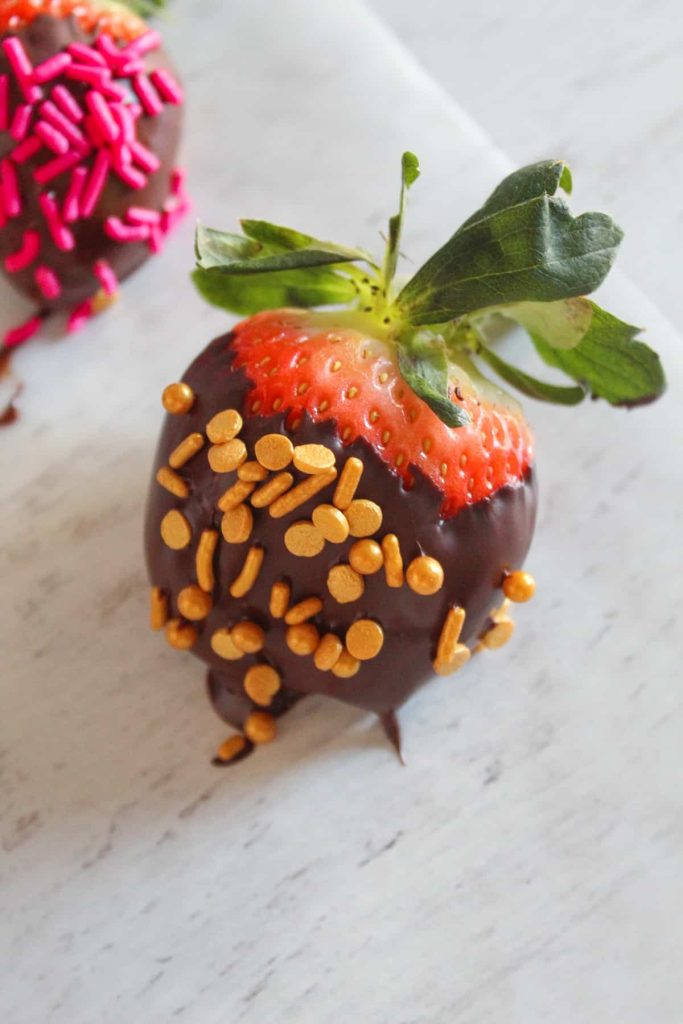 8 Best Valentine Chocolate Covered Strawberries That'll Make Your Date Say Wow 5. Dark Chocolate with Butterscotch Chips