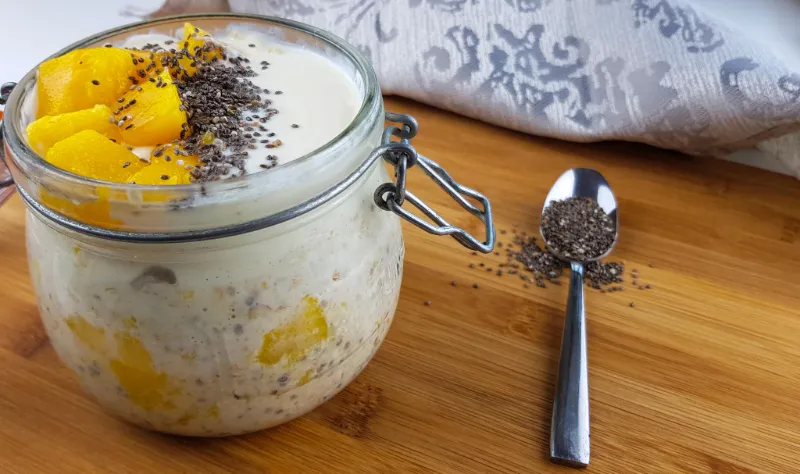 10 Simple Ways To Prepare No-Cook Overnight Oats 7. Mango Coconut Oats