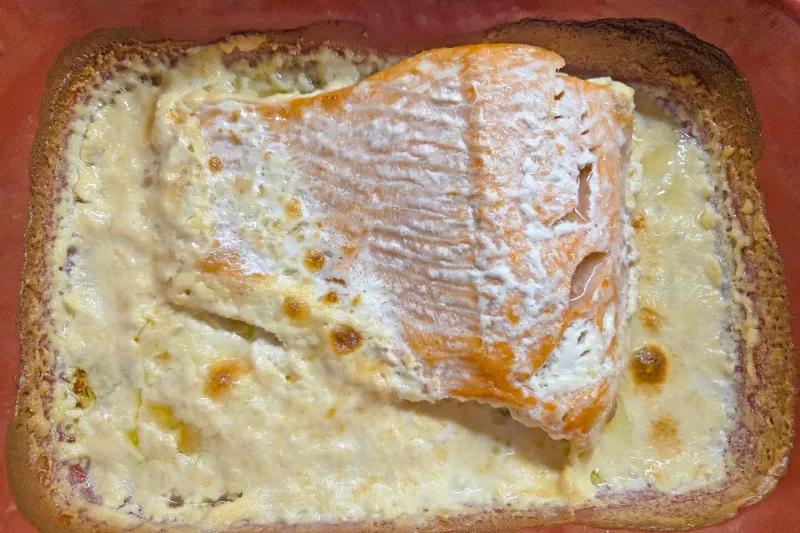 7. 🧈 Garlic Parmesan Crusted Salmon