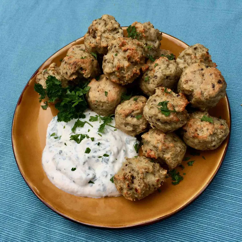 8 Keto Soft Meatballs in Cream Sauce