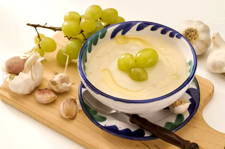 15 Amazing Poolside Party Snacks That Beat The Heat Ajo Blanco con Uvas