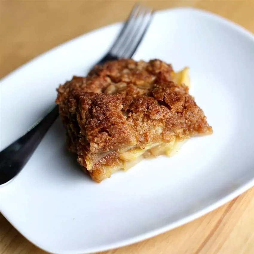 30 Simple Holiday Dinner Menu Ideas for Christmas Apple Cobbler Crumble