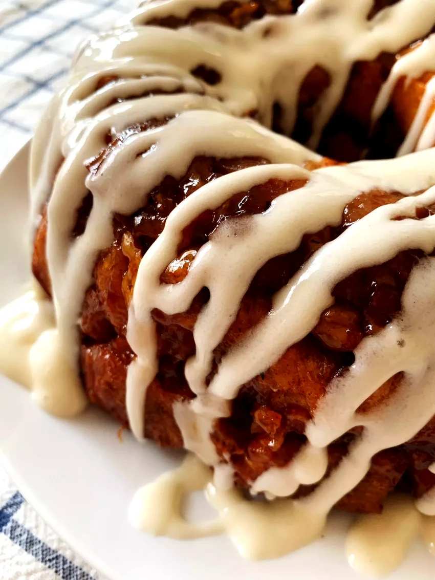 17 Delicious Apple Bread Recipes for Fall Baking Apple-Walnut Cinnamon Roll Monkey Bread