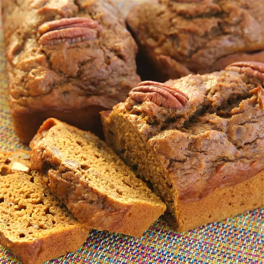 12 Amazing Pumpkin Bread Recipes to Brighten Your Day Applesauce Pumpkin Spice Bread