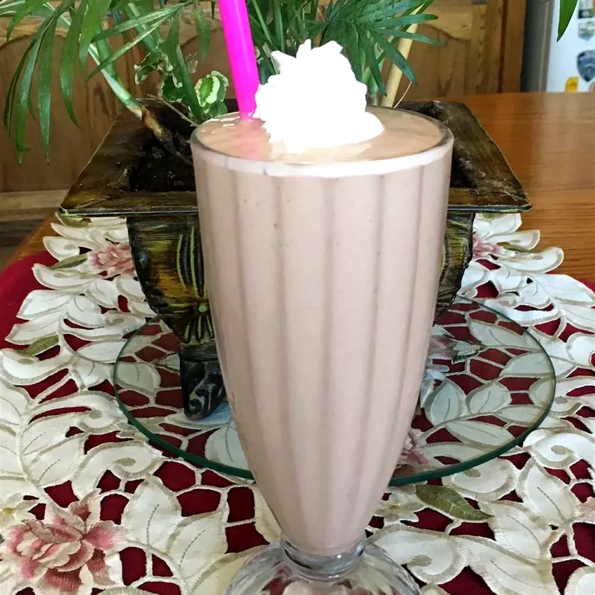 19 Simple Smoothie Recipes Using 3 Ingredients or Fewer Avocado and Strawberry Smoothie
