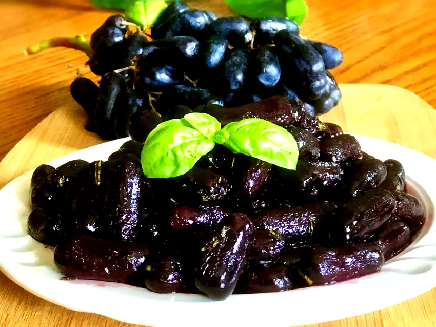 Top 30 Thanksgiving Appetizer Recipes for Holiday Feasts Balsamic Roasted Grapes