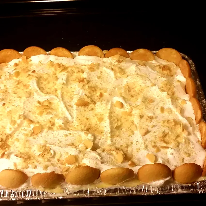 25 Amazing Cool Whip Recipe Ideas for Easy Desserts Banana Pudding Poke Cake