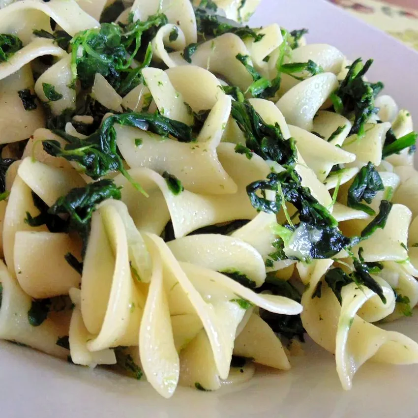 30 Perfect Side Dishes for Chicken, Any Cooking Method Braised Chicken: Egg Noodles with Spinach