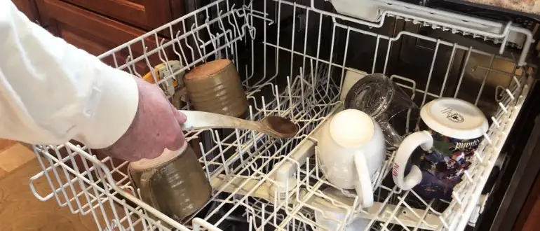 Can Wooden Spoons Go In The Dishwasher