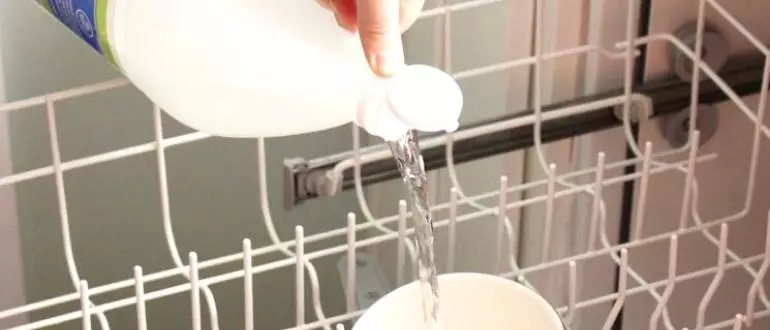Can You Put Bleach In A Dishwasher?