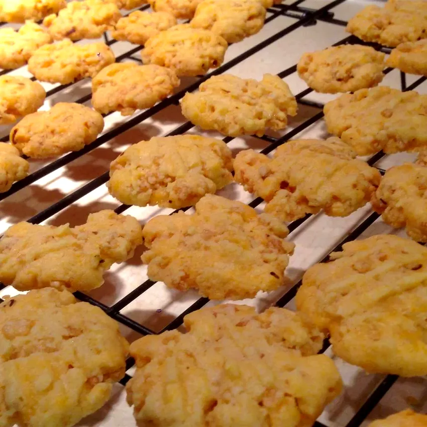 15 Easy Homemade Crackers for Perfect Snacking Cheese Crackers