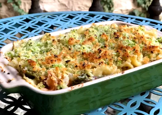 33 Comfort Pasta Dishes Loaded with Melted Cheese Cheesy Bacon Pasta Bake with Broccoli Crumble