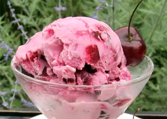 Cherry Cheesecake Frozen Yogurt