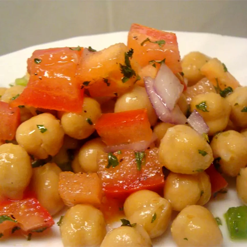 Chickpea Salad with Red Onion and Tomato