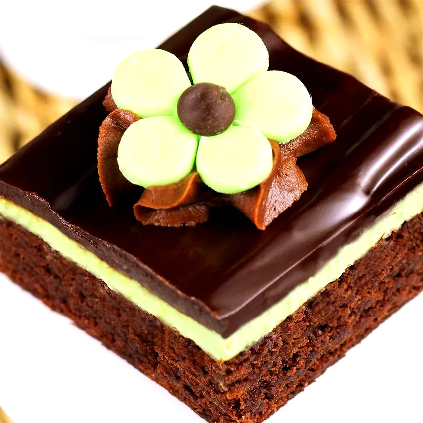 28 Mint Chocolate Treats You'll Love Making Over & Over Chocolate Mint Dessert Brownies