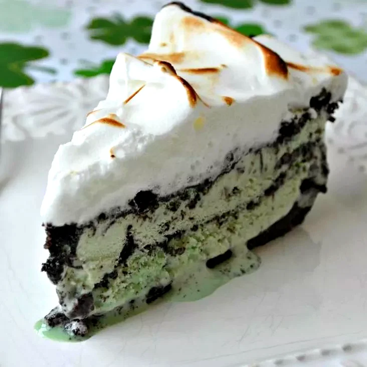 28 Mint Chocolate Treats You'll Love Making Over & Over Chocolate Mint Pie