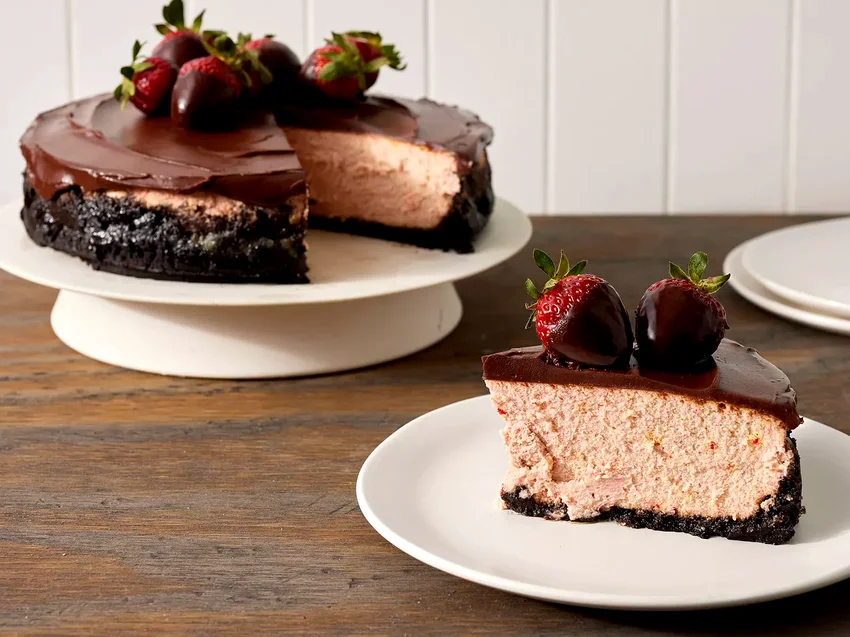 17 Strawberry Cheesecake Treats for Dessert Lovers Chocolate Strawberry Cheesecake