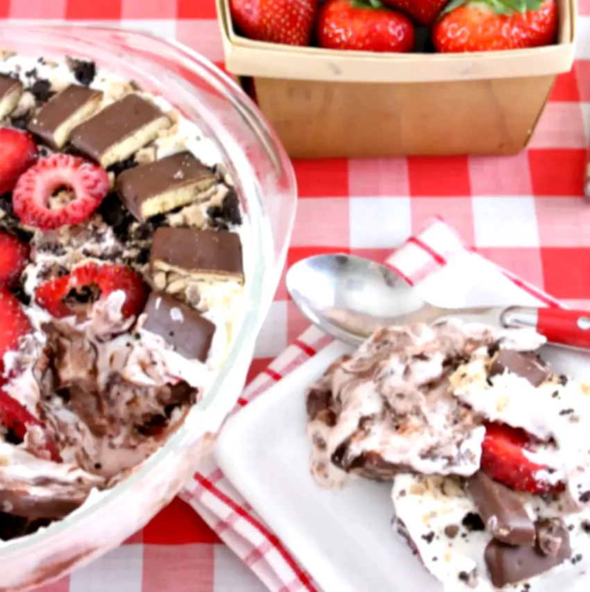 10 No-Bake Icebox Cakes for Sweet Cravings (No Oven Needed) Chocolate Strawberry Crunch Icebox Cake
