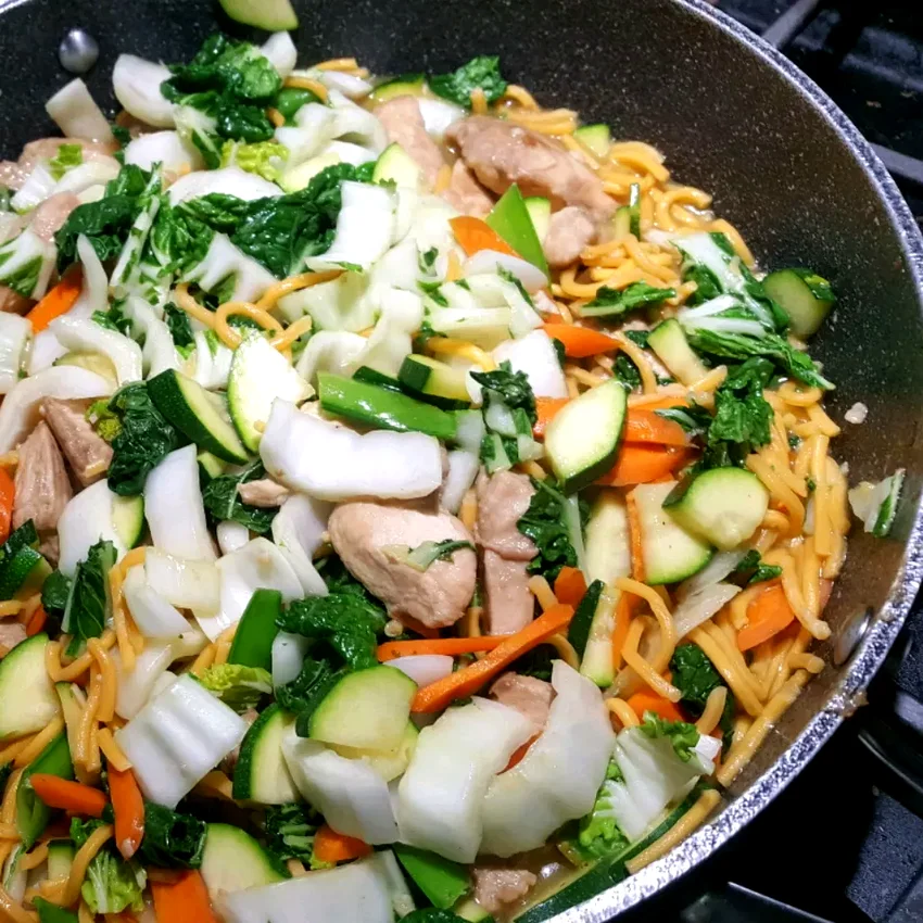 35 Simple Chinese Recipes You Can Easily Cook at Home Chow Mein with Chicken and Vegetables