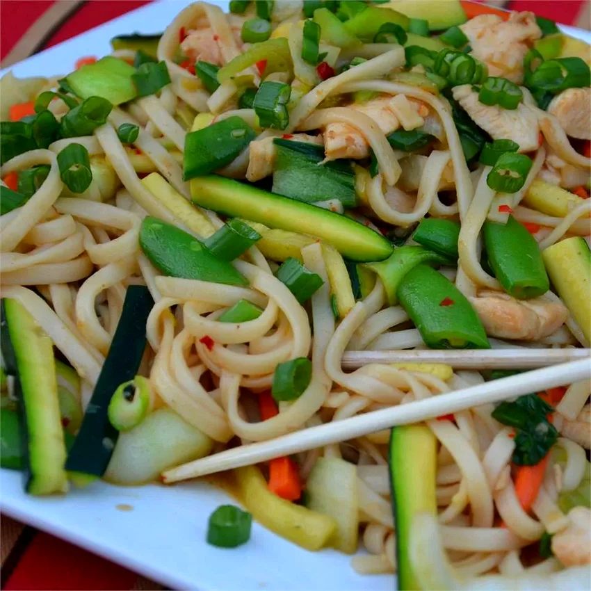 25 Homemade Chicken Stir-Fry Dishes for Takeout Cravings Chow Mein with Chicken and Vegetables