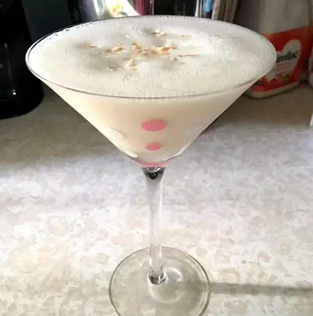 12 Tropical Coconut Rum Cocktails for Poolside Relaxation Coconut Cream Pie Martini