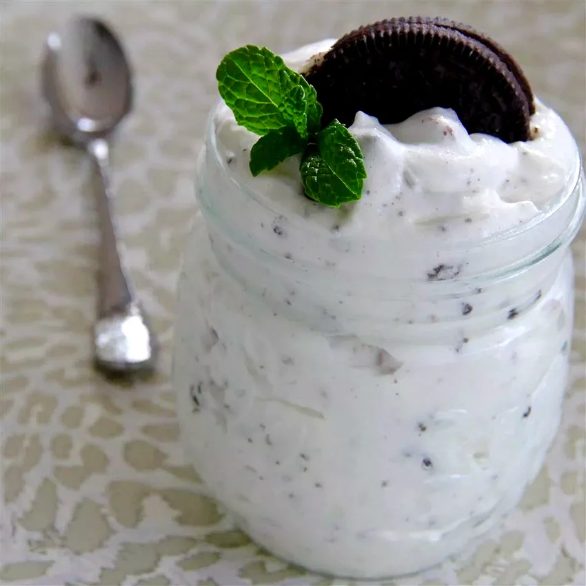 25 Amazing Cool Whip Recipe Ideas for Easy Desserts Cookies and Cream Fluff