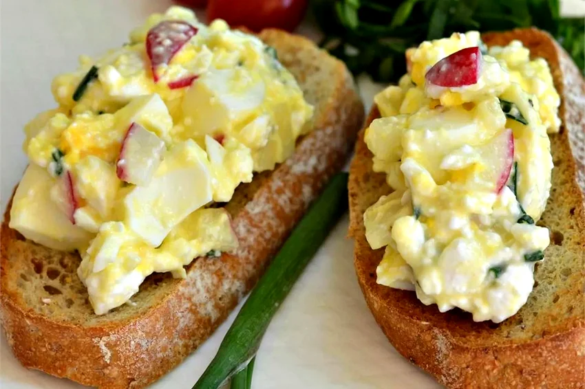 Cottage Cheese Salad with Egg and Radish