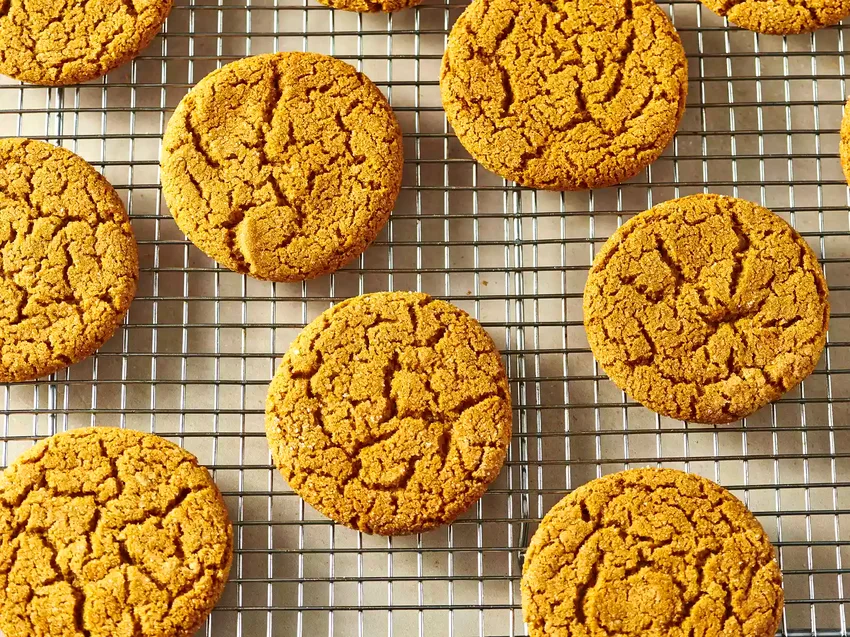 Crackle Top Molasses Cookies