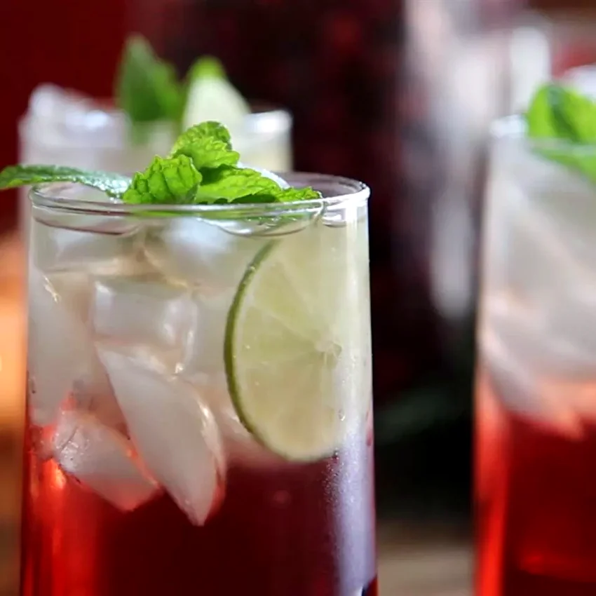 23 Festive Holiday Drinks Without Alcohol for Everyone Cranberry Punch