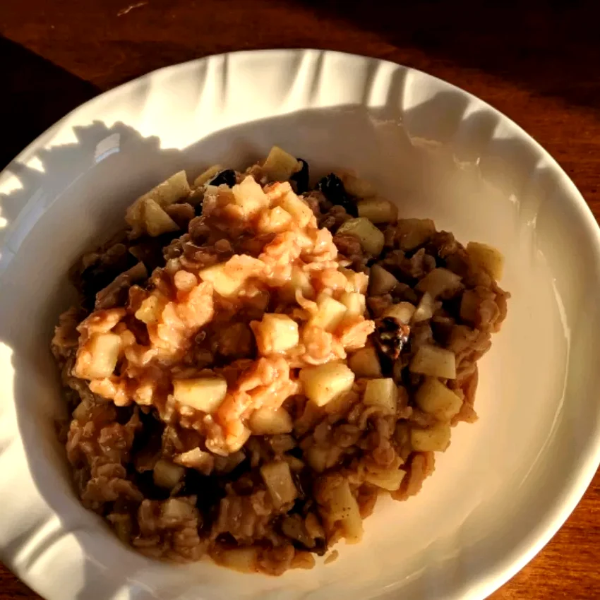 Creamy Apple Cinnamon Raisin Oatmeal