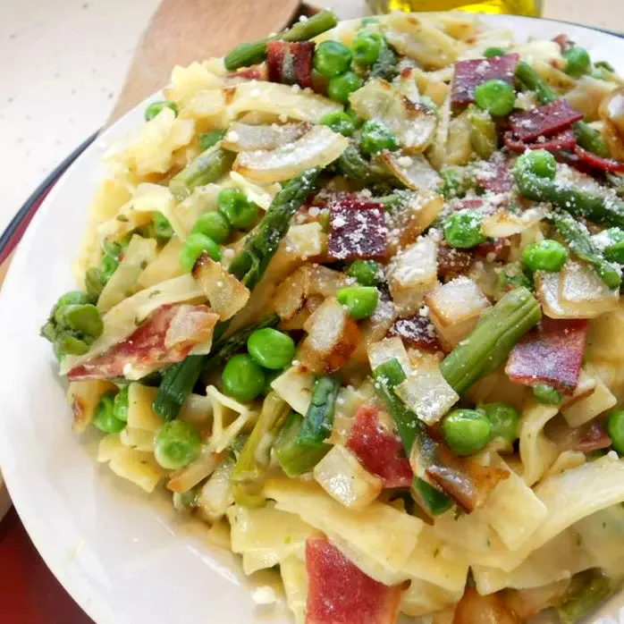 Creamy Asparagus and Peas Pasta