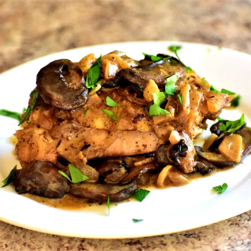 30 Dishes for Rich Mushroom Lovers Creamy Garlic and Mushroom Chicken Thighs