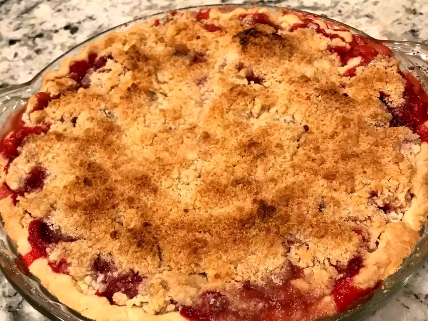 14 Amazing Strawberry Rhubarb Pie Recipe Ideas Crumb-Topped Strawberry Rhubarb Pie
