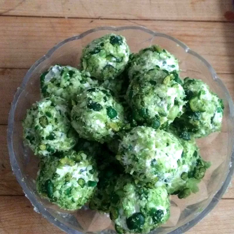 10 Party Cheese Balls That Will Wow Your Guests Crunchy Wasabi Cheese Balls