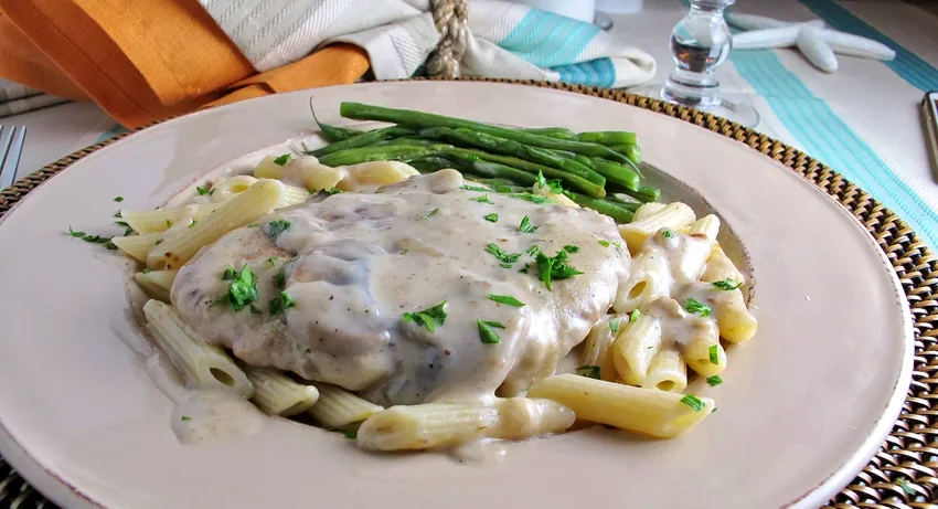 10 Easy and Hearty Cube Steak Recipes for Dinner Cube Steak with Gravy