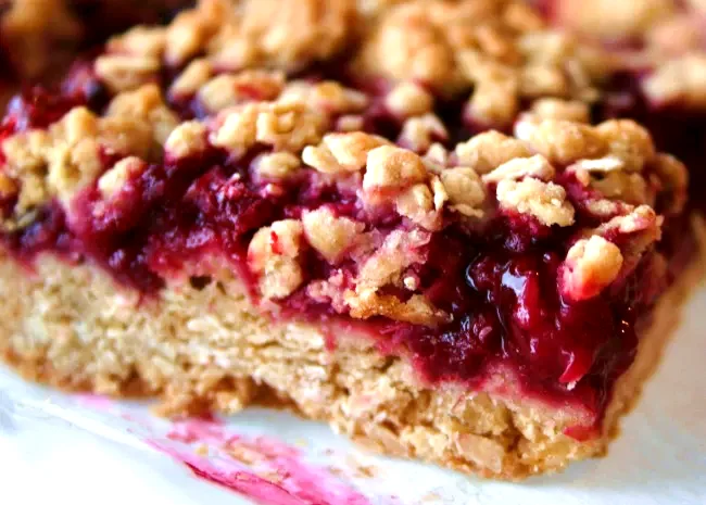 Delicious Raspberry Oatmeal Cookie Bars