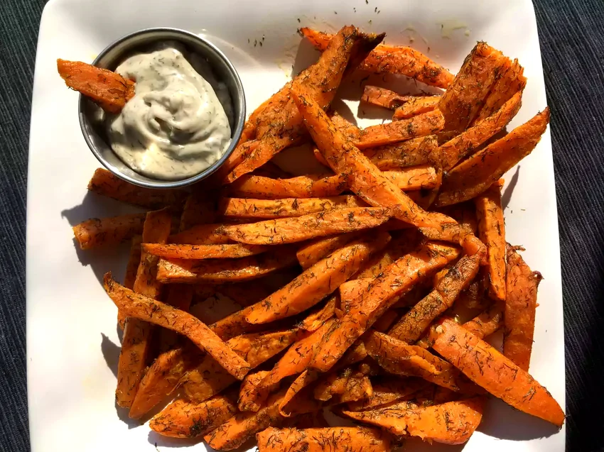 Dill Sweet Potato Fries with Vegan Dip