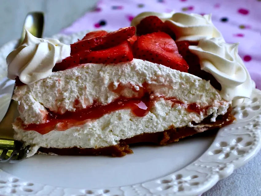 16 Easy No-Bake Cheesecake Recipes for Cool Summer Treats Double Layer No Bake Strawberry Cheesecake