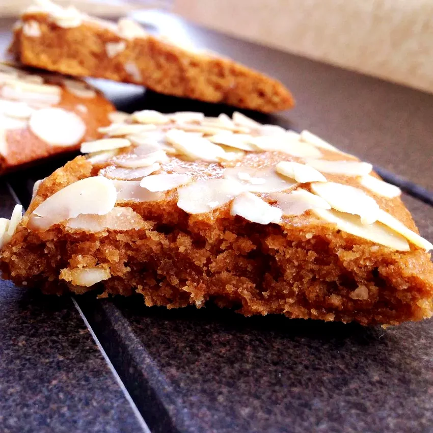 Easy Almond Thin Cookies