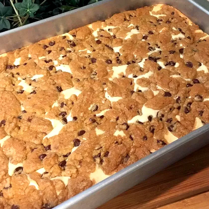 Easy Chocolate Chip Cookie Dough Cheesecake