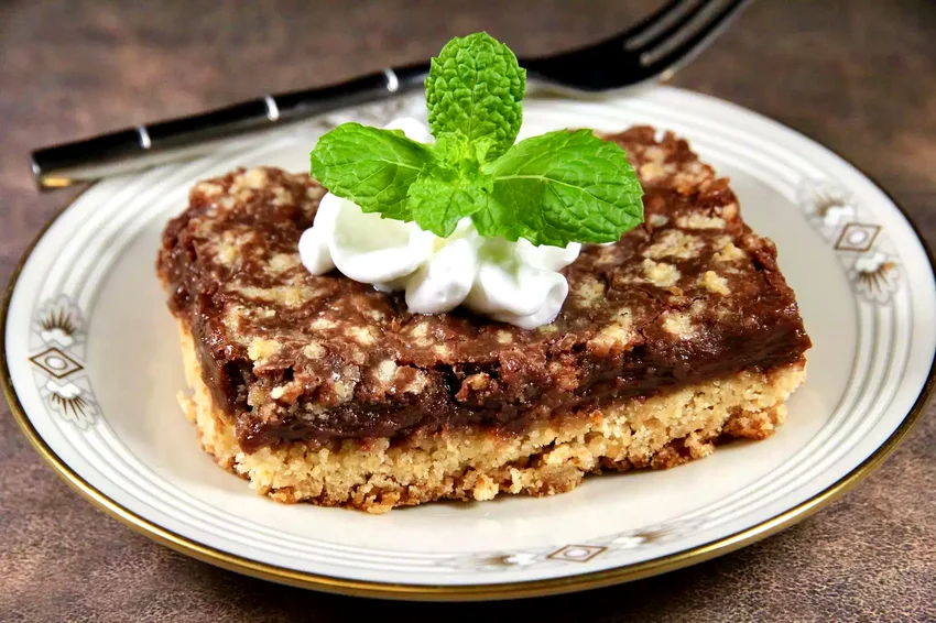 32 Amazing Desserts Using White Cake Mix for Easy Baking Easy Chocolate Cookie Bars with Cake Mix